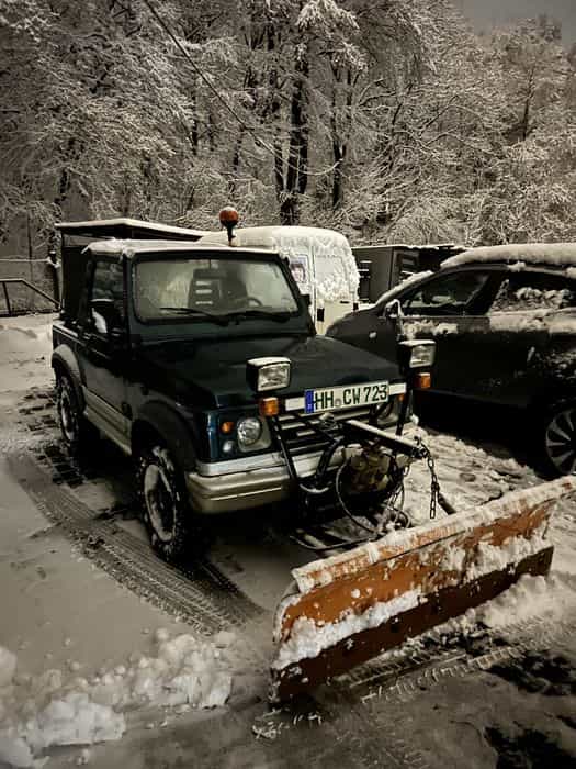 Sprzedam suzuki samurai z plugiem do odsniezania