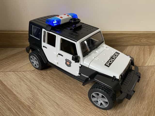 Bruder Jeep Wrangler Policja