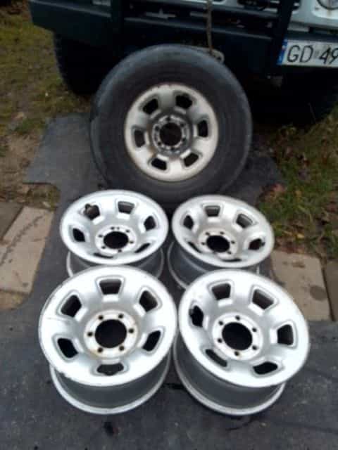 Nissan Patrol felgi stalowe 8x16