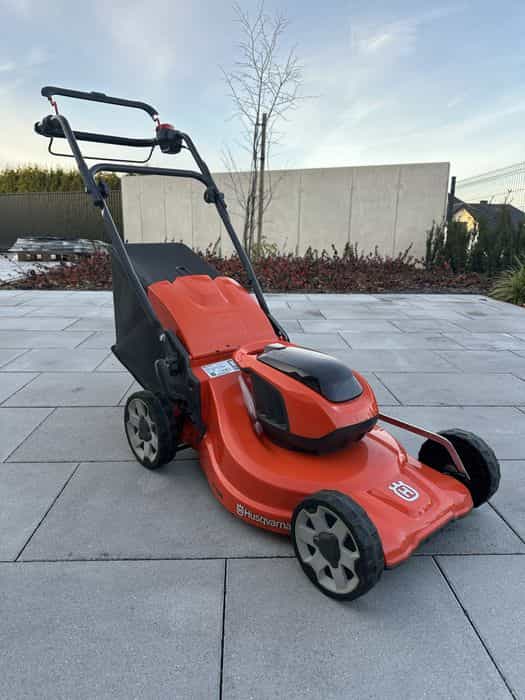 Kosiarka akumulatorowa Husqvarna LC142iS - stan idealny - rok 2025