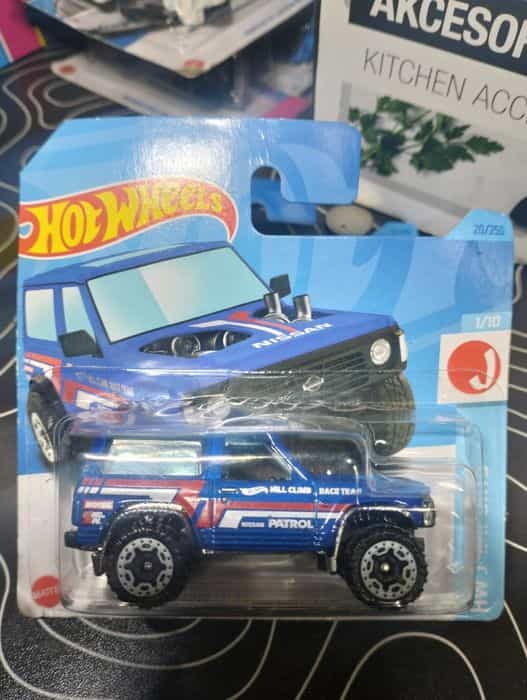 Hot Wheels Nissan Patrol custom resorek autko samochodzik nowy