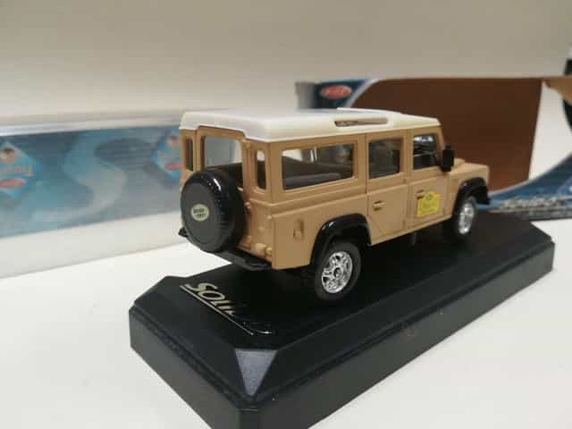 Land Rover Defender Rallye skala 1:43
