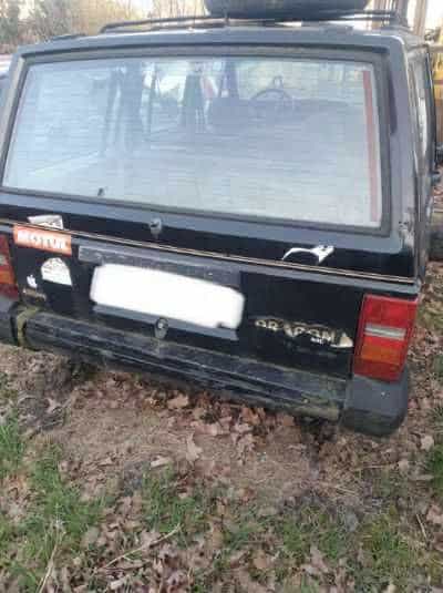 Jeep Cherokee kolor czarny 5 drzwi na części