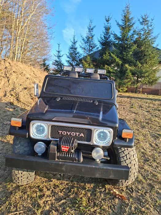TOYOTA LAND CRUISER 4X4 2os 24V S316 czarny na akumulator
