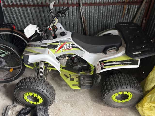 Duży Quad 125 praktycznie nowy . Piękny stan .