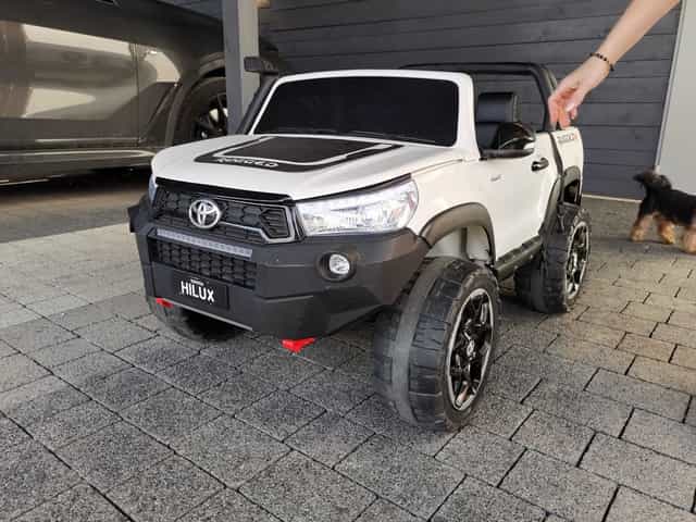 Toyota Hilux 4x4  Auto na akumulator