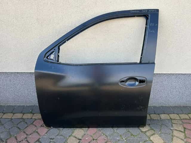 Drzwi przód lewy Nissan Navara D23