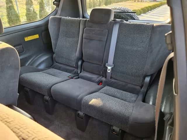 fotele kanapa środek wnętrze komplet 3 drzwi land cruiser 120 d4d lift