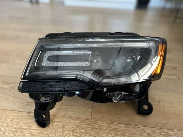 Jeep grand cherokee wk2  reflektor Bi-xenon LED High Altitude 2015