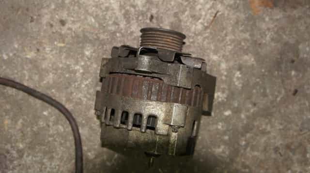 Jeep Cherokee 4.0 benzyna alternator