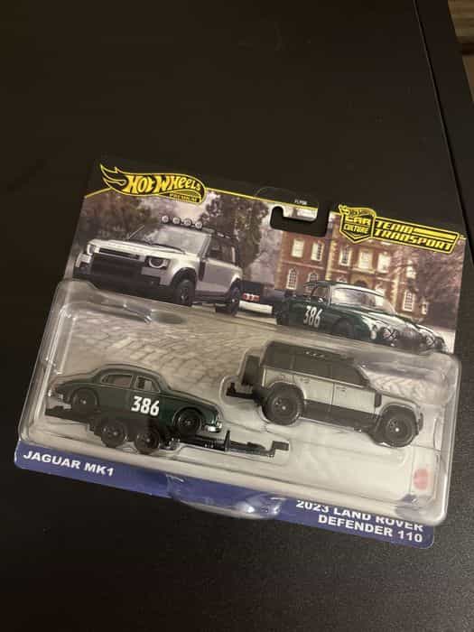 Hot wheels Premium Team Transport Land Rover