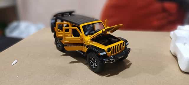 Jeep Wrangler Model 1:24 Hot Wheels zabawka dla chłopca NOWY