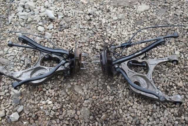 zwrotnica zawieszenie tylne TYŁ JEEP CHEROKEE WK2 3.0 crd 14R