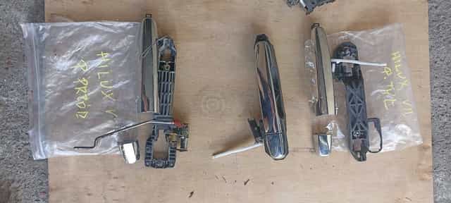 Klamka  zewnętrzna drzwi  Toyota  Hilux  VII  05-15