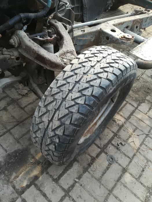 Toyota 4runner hilux zwrotnica piasta