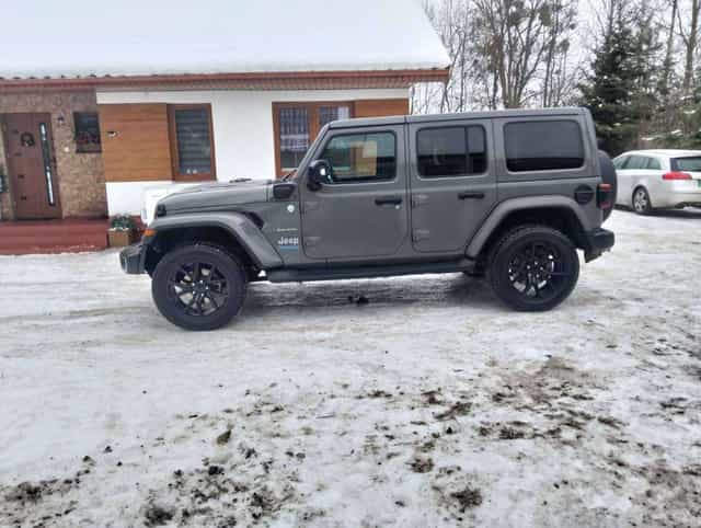 Jeep wrangler sahara stan salonowy