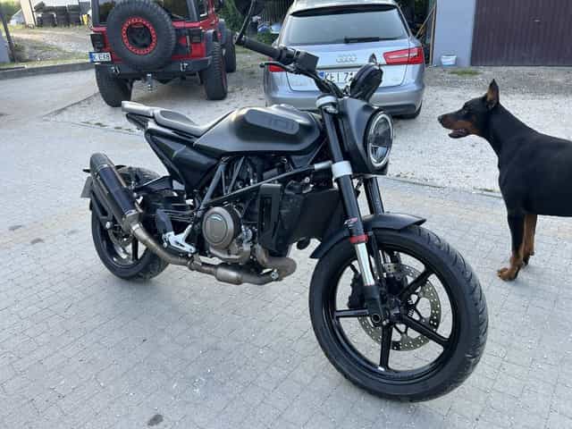 Husqvarna Svartpilen 701 ! Akrapovic ! Vitpilen