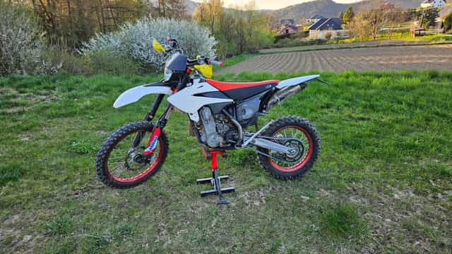 Beta – mocne enduro, bogate wyposażenie, z homologacją, gotowe do jazdy