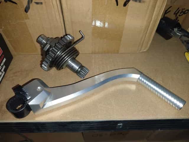 Suzuki RM 250 mechanizm kopki wałek kopka