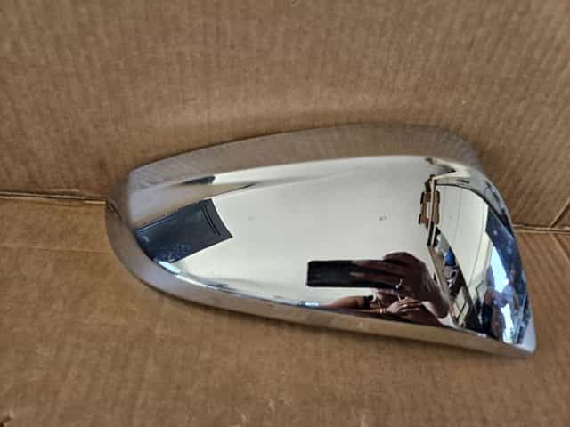 Toyota Hilux 16 obudowa lusterka chrom osłona prawa prawego