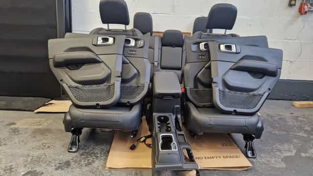 Fotele Jeep Wrangler JLU 4D Rubicon Sahara Sport