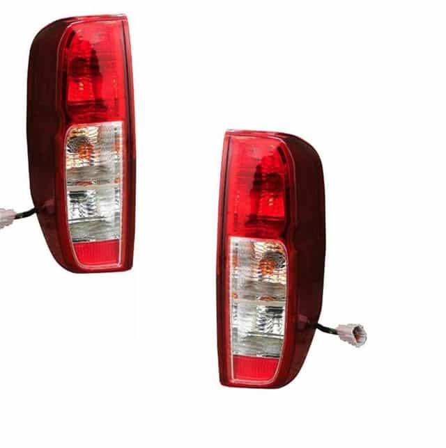 Lampa tylna lewa prawa Nissan Navara 05-15