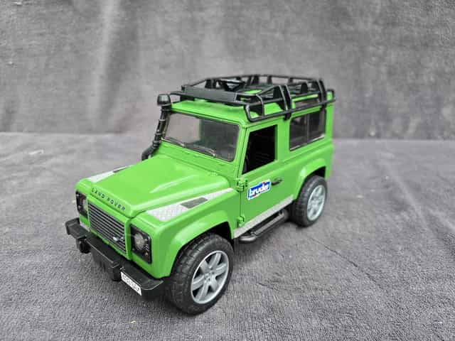 Bruder Land Rover Defender
