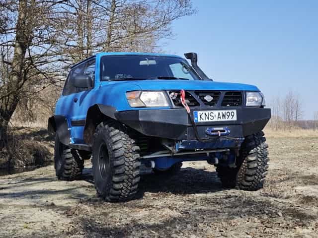 Nissan Patrol Y61 2.8TD 5-osobowy 3.5T hak off-road off road terenowy w teren do błota koła 3...
