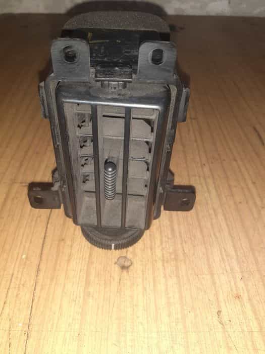 Nissan Patrol Y60 konsola wlot powietrza lewy