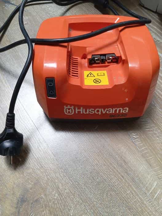 Ładowarka akumulatorów Husqvarna qc 330