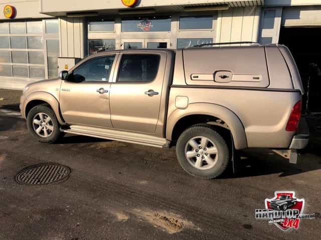 Toyota Hilux Hardtop zabudowa klapy boczne przemysłowa