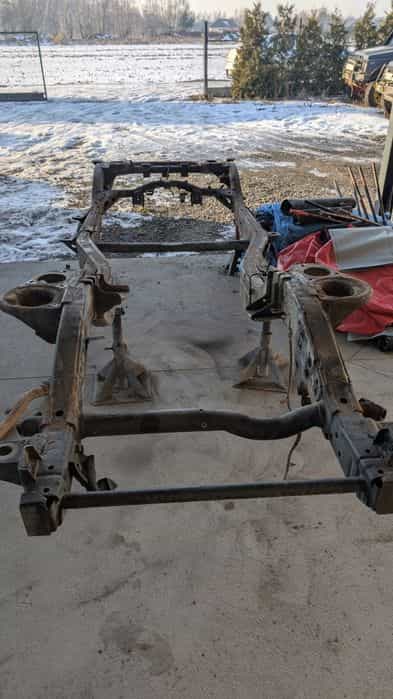 Rama Nissan Patrol Y61 z 2001 roku, stan DOBRY długi