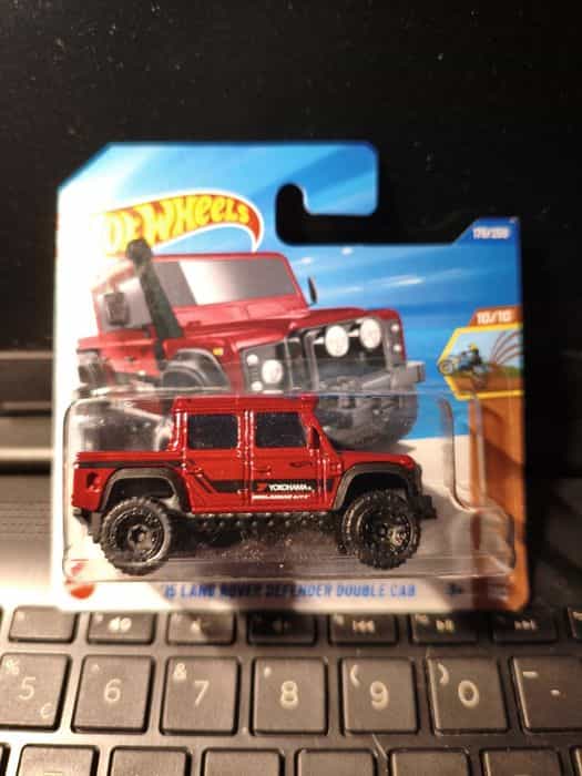 Hot Wheels '15 Land Rover Defender Double Cab