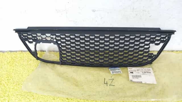 kratka jeep cherokee wk2 14-18 dolna grilla nówa