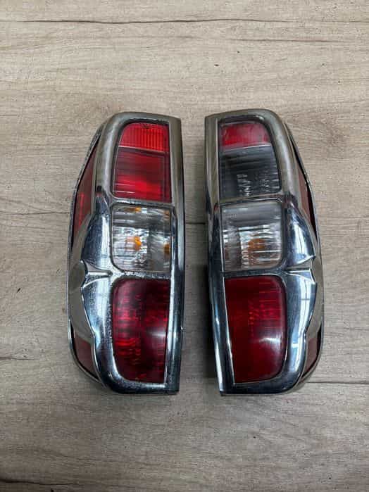 lampy tylne nissan navara