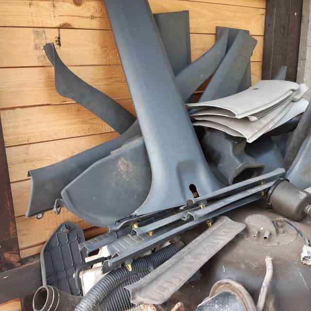 Toyota Land Cruiser HDJ 80 plastik słupka wnetrze inne czesci