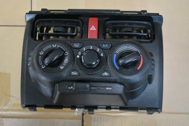 Suzuki Jimny IV 2019- panel klimatyzacji nawiewu 74400A77R0