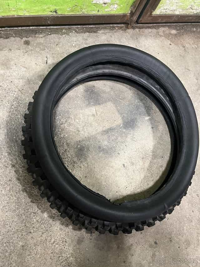 Přední pneu michelin