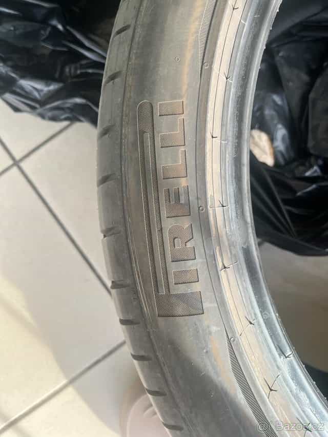 Pirelli P Zero Run Flat 315/35 R21 – Letní pneu, skoro nové