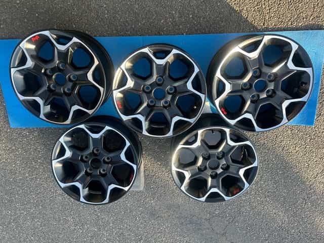 Jeep Wrangler JL JK Rubicon Sahara Gladiátor r17