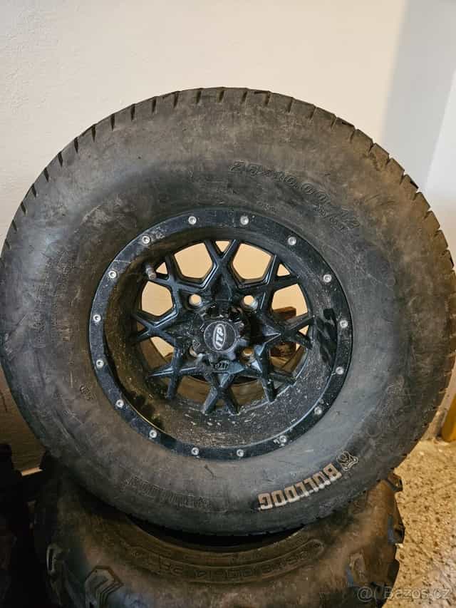 Sadu kompletních kol na čtyřkolku