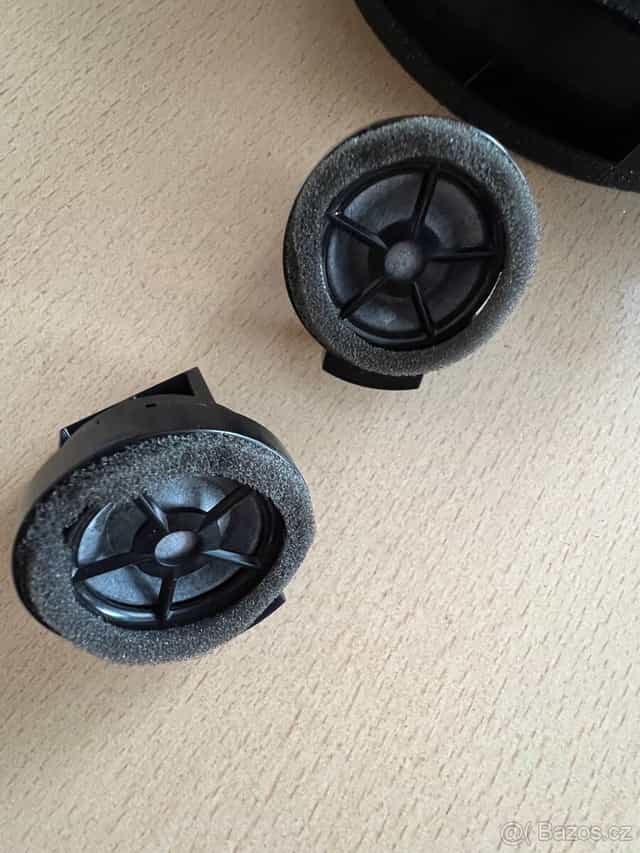 Toyota Hilux originál reproduktory dveří