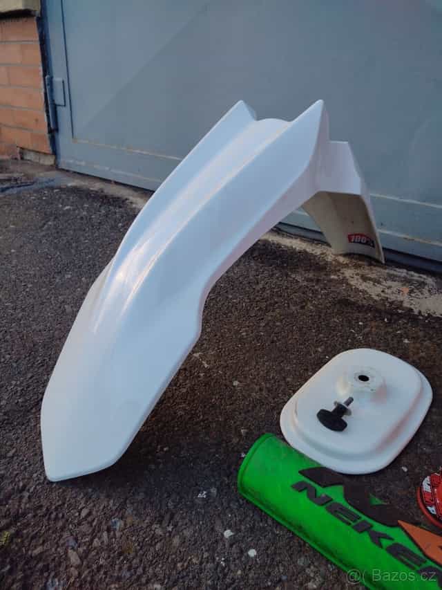 Mix věcí z motokrosu.