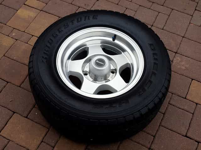 15" 6x139,7 EXCENTRIC 275/60R15 LEŠTĚNÉ CHEVY DODGE