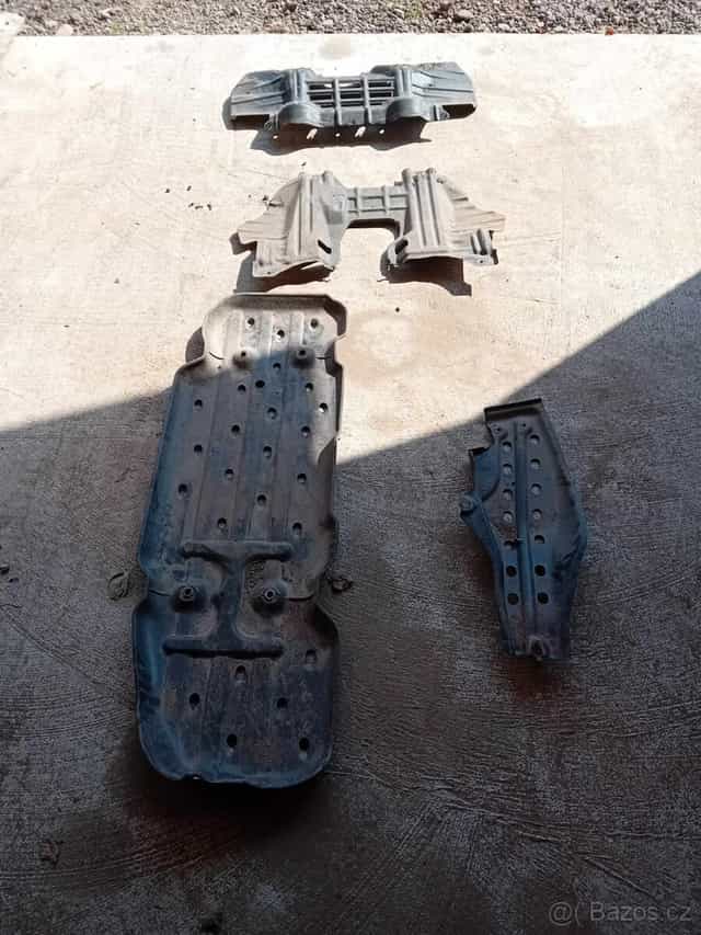 krycí plechy Hilux 8