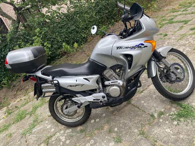 Honda XLV 650 Transalp, nízký nájezd s řadou příslušenství