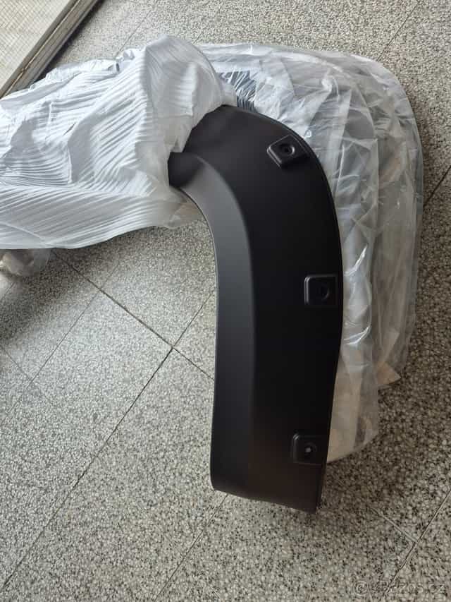 Lemy na blatníky Volkswagen Amarok - nové, top kvalita