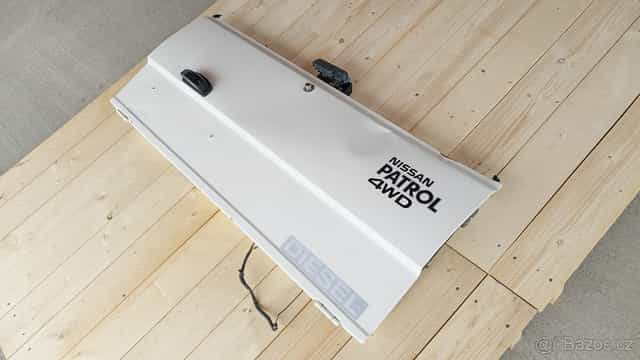 Nissan Patrol – Dveře výklopné bílé K160 5 tis