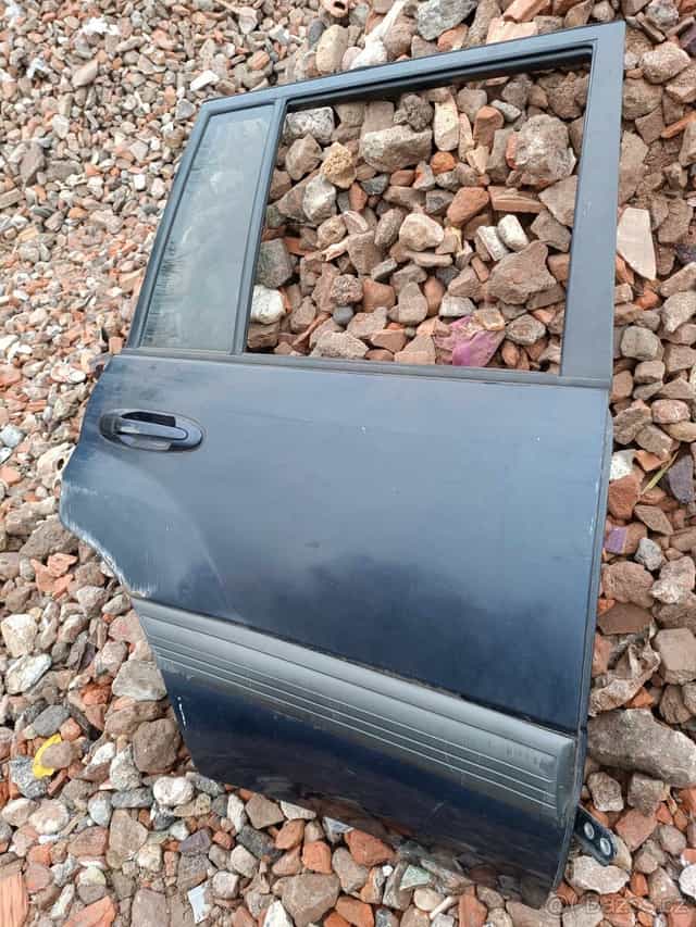 Toyota Land cruiser HDJ100 - pravé zadní dveře + okna