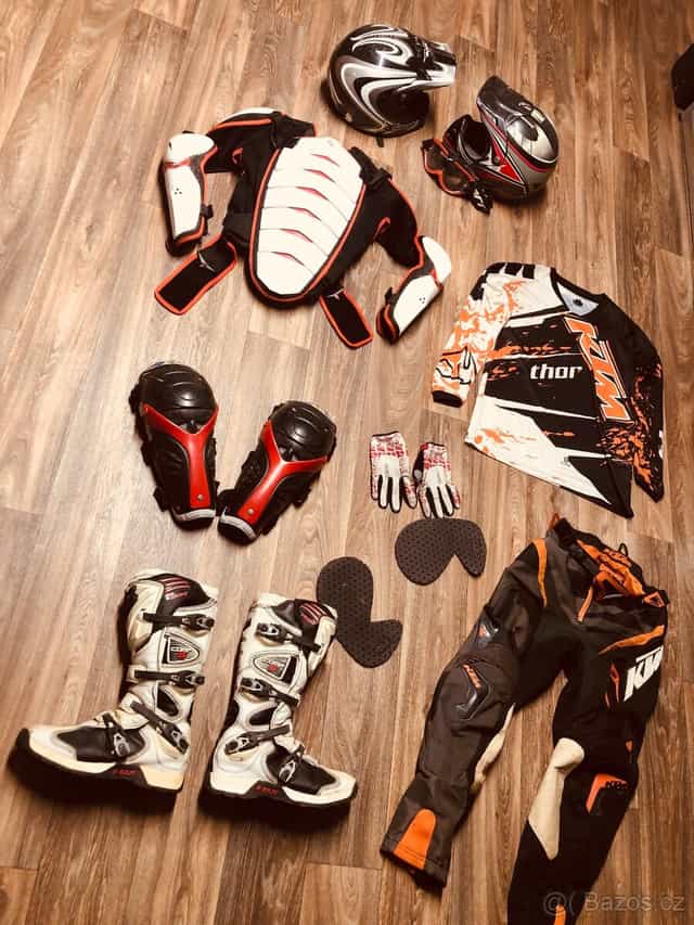 Despelácka výstroj